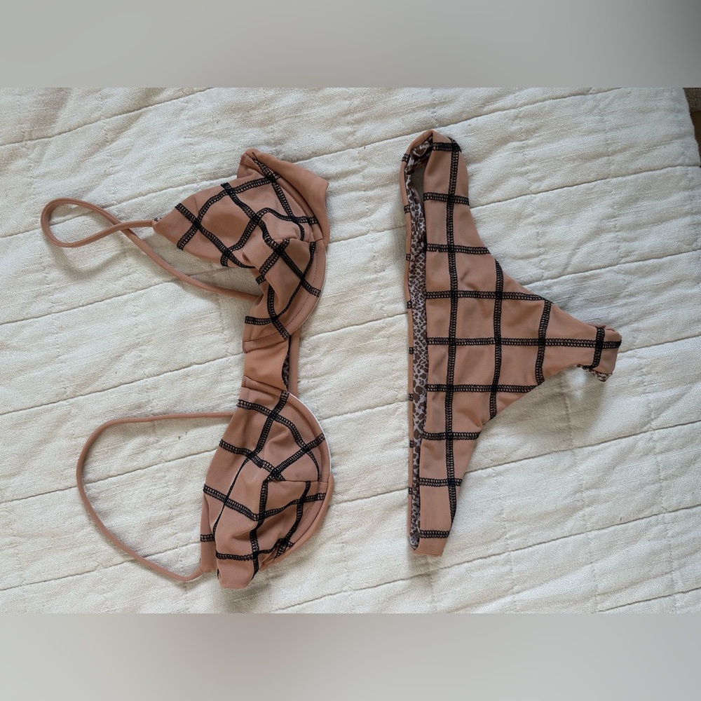Acacia Set Top L (fits smaller) Bottoms M